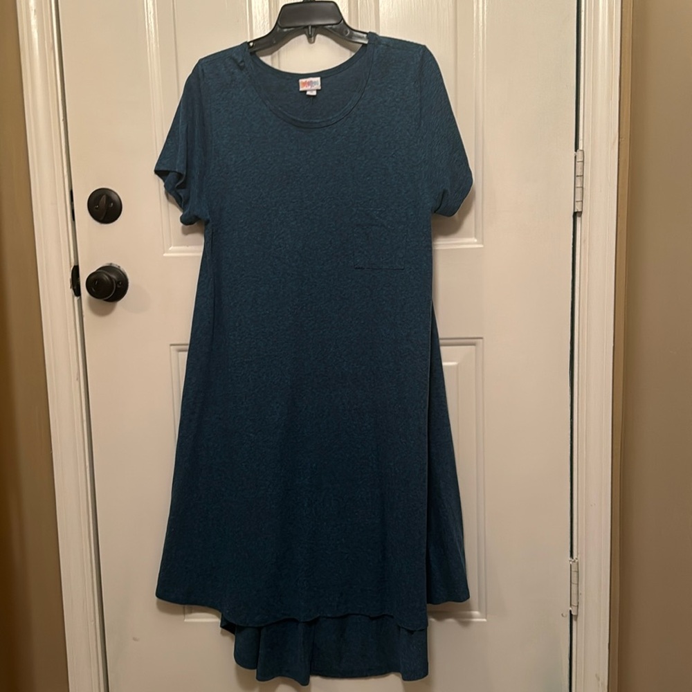 Light flowy LULAROE Carly style dress perfect to dress up or down for summer !